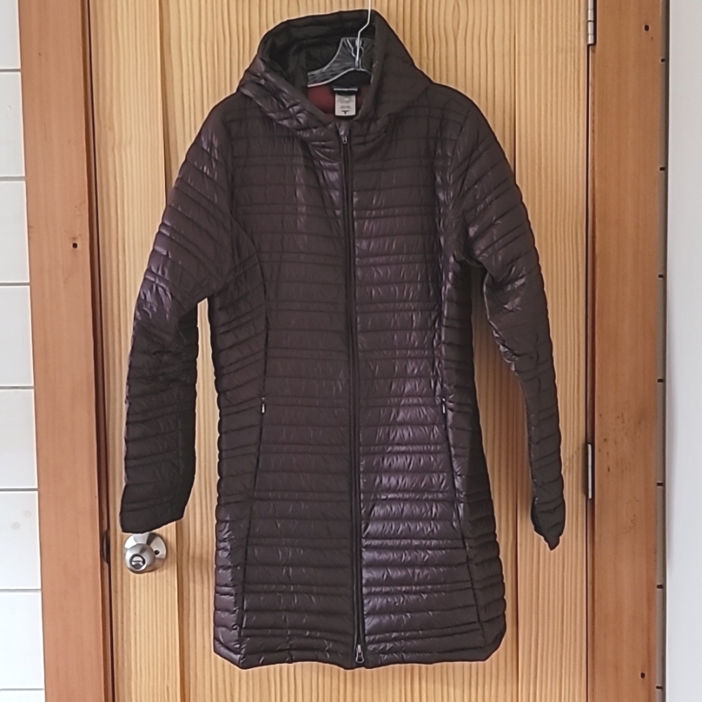 Patagonia L Eggplant Down Puffer with Pomegranate Interior